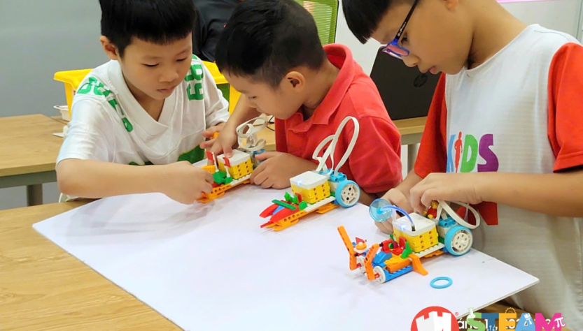 khoa-hoc-chinh-phuc-robotics-cho-tre